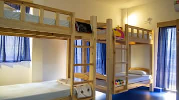 Bed in 8 Bed Mixed Dormitory | Bộ đồ giường cao cấp, nệm cao su hoạt tính (memory foam)