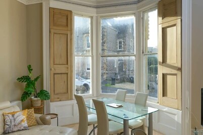 Gorgeous Apartment Seconds from Seafront, Clevedon