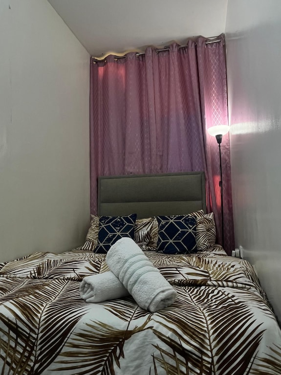 Cozy Central Room, Shared Bath & Kitchen - Abu Dhabi