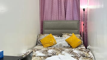 Iron/ironing board, WiFi, bed sheets