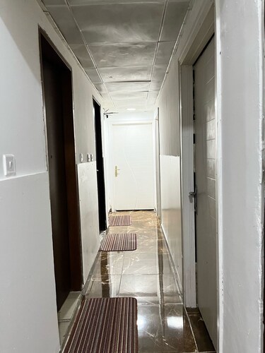 Cozy Central Room, Shared Bath & Kitchen