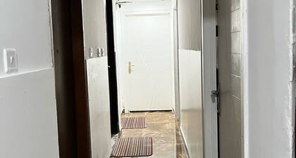 Cozy Central Room, Shared Bath & Kitchen