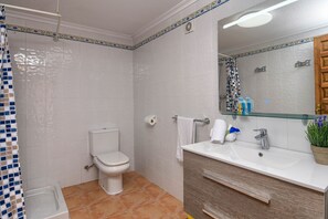 Shower, towels