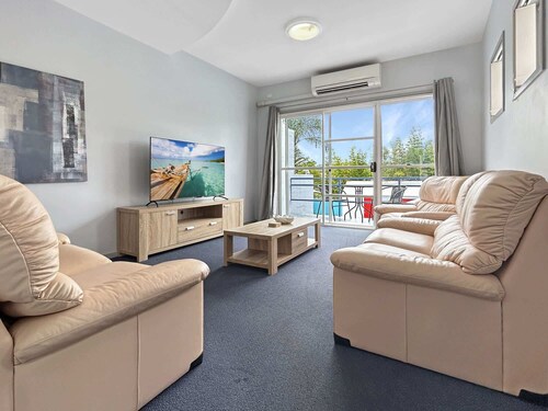 3-Bed with Alfresco Dining & Pool in Batemans Bay