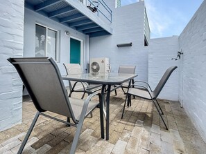 Outdoor dining - 3-Bed with Alfresco Dining & Pool in Batemans Bay (Batemans Bay)