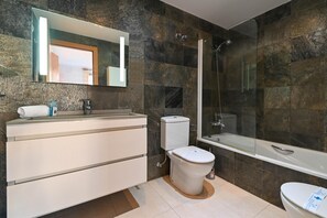 Dusche, Bidet, Handtücher