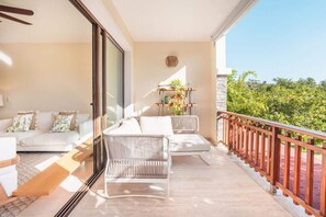 Unclassified image, 5 of 27, button