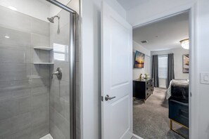 Shower, hair dryer, towels - Luxury Chic, Modern Home, Prime Location (Kissimmee)