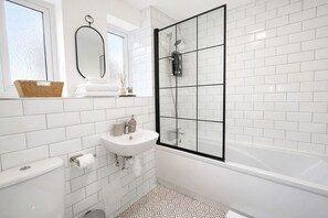 Hair dryer, towels - Spacious Duplex Near University & Christ Church (Oxford)