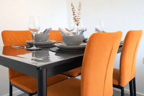 Dining - Spacious Duplex Near University & Christ Church (Oxford)