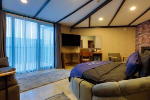 豪華套房, 1 間臥室, 城市景 | 高級寢具、迷你吧、房內夾萬、書桌