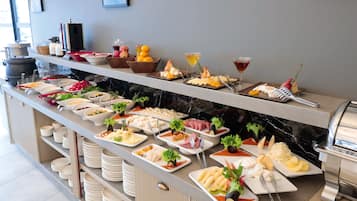 Free daily buffet breakfast