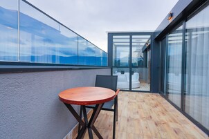 Junior Suite, 1 Bedroom, City View | Terrace/patio
