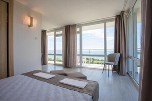 Junior-sviitti | Työpöytä, pimennysverhot, silitysrauta/-lauta, ilmainen Wi-Fi