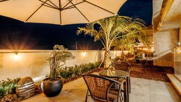 Luxury Private Triple Room | Terrace/patio