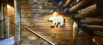 New listing! Log Cabin w/ Hot Tub + Games!