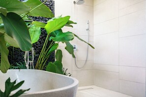 Classic Villa, 1 King Bed, Private Pool | Bathroom - Green Flow Villa 22 (Ubud)