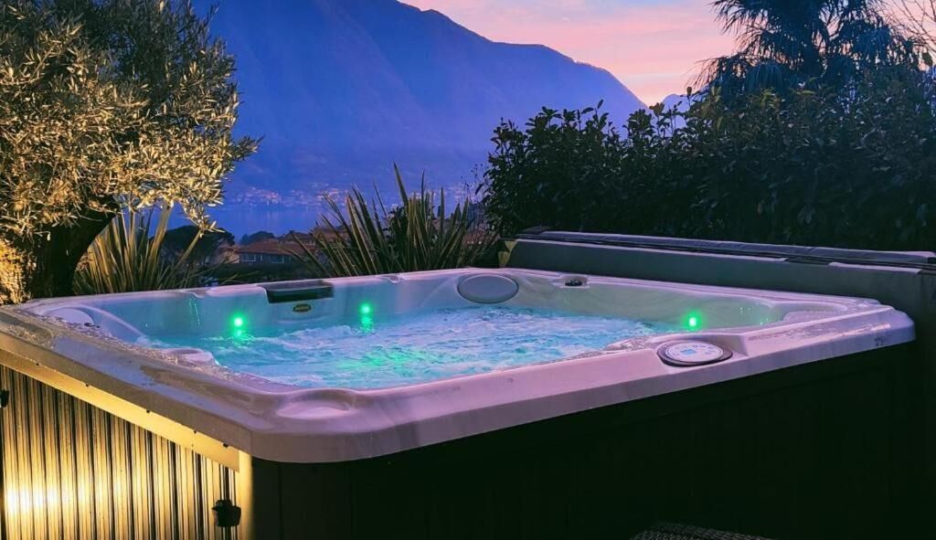 Deluxe Mini Suite with Jacuzzi | Ropa de cama de alta calidad, camas con pillow-top y minibar 