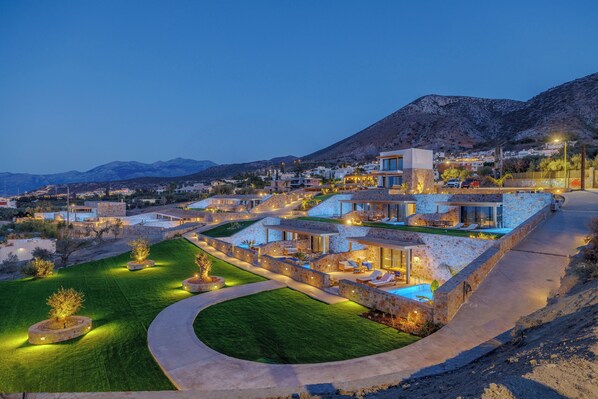 Front of property - Deos Luxury Suites (Hersonissos)