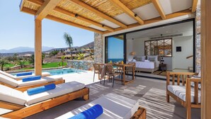 Deluxe Two-Storey Suite, Private Heated* Pool, Sea View | Terrasse/patio