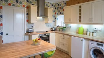 Cottage, 3 Bedrooms | Private kitchen | Fridge, microwave, dishwasher, coffee/tea maker