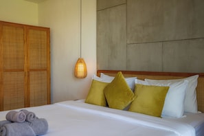 3 bedrooms, in-room safe, desk, blackout drapes
