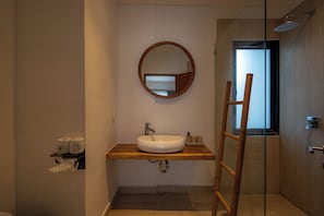3 bedrooms, in-room safe, desk, blackout drapes