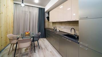 Fridge, stovetop, electric kettle, cookware/dishes/utensils