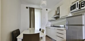 Huoneisto, 2 makuuhuonetta, näköala uima-altaalle | Sisätilat