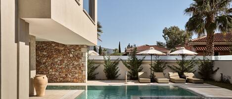 حمّام سباحة خارجي