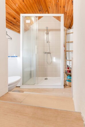 Shower - Ty Penty - Small cocoon for 2 by the sea (Porspoder)