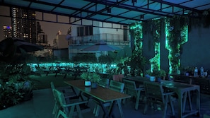 Rooftop terrace - Urban Jungle Hostel (Bangkok)