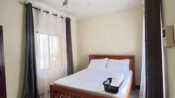 2 chambres, fer et planche à repasser, Wi-Fi, draps fournis