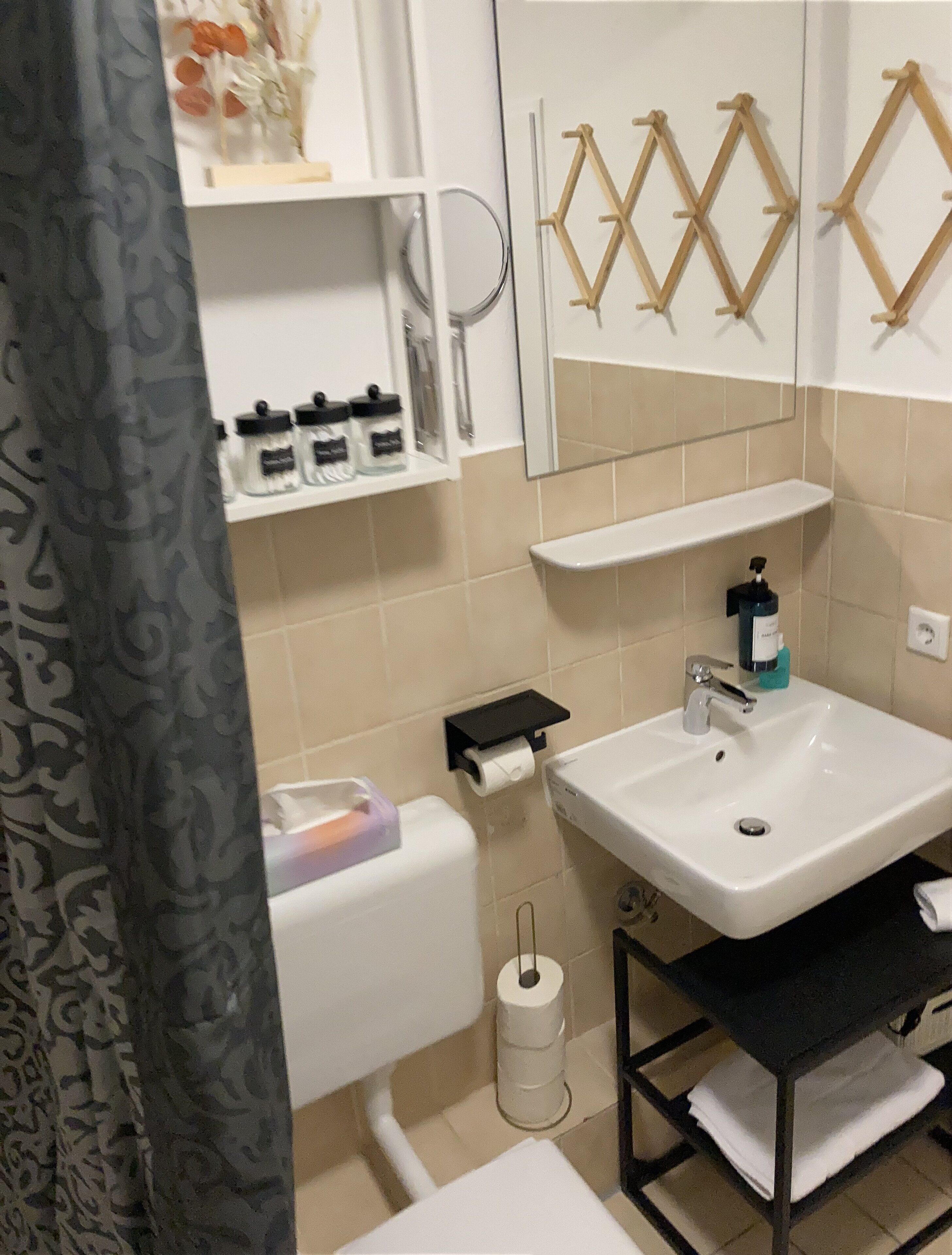 Umweltfreundliche Kosmetikartikel, Haartrockner, Handtücher, Seife