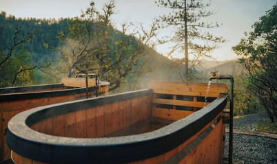 Off-grid container home on 6 private acres, outdoor soaking tubs and plunge pool