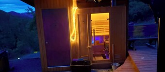 Off-grid tiny home on 6 secluded acres w/ outdoor soaking tubs and sauna!