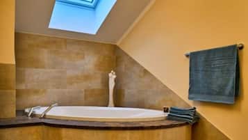 Haartrockner, Handtücher, Seife, Toilettenpapier