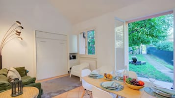 Standard House, 1 Bedroom (France Apartment) | Dining