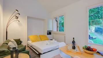 Rumah Standar, beberapa kamar (France Apartment) | 1 kamar tidur, Wi-Fi gratis, dan seprai linen