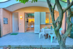 Standard House, Multiple Bedrooms (France Apartment) | Outdoor dining - France Apartment (Ispra)