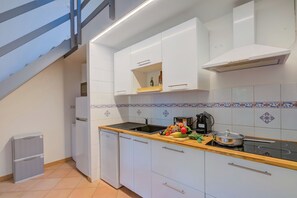 Standard House, Multiple Bedrooms (France Apartment) | Private kitchen | Fridge, microwave, stovetop, dishwasher - France Apartment (Ispra)
