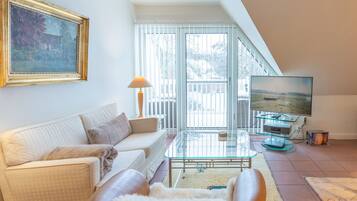 Fernseher, DVD-Player, Stereoanlage