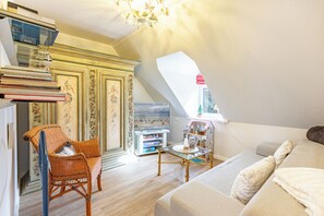 TV, DVD player, stereo - The Westmarkenpalais vacation apartment in St. Peter-Ording for up to 3 people (St. Peter-Ording)