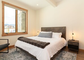 3 soverom, strykejern/-brett, reiseseng for barn og wi-fi (inkludert)