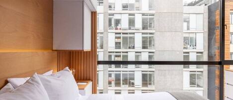 1 bedroom, desk, WiFi, bed sheets