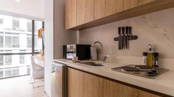 Fridge, microwave, stovetop, cookware/dishes/utensils