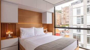 1 bedroom, desk, WiFi, bed sheets