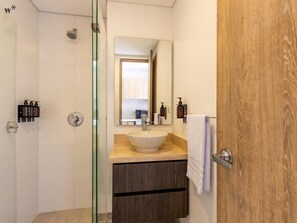 Shower - w* | Charming loft in the heart of Santa Barbara (Bogotá)