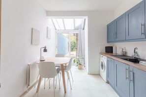 Basic Apartment | Private kitchen