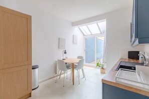 Leilighet – basic | Eget kjøkken | Kjøleskap, ovn, kokeplater og oppvaskmaskin